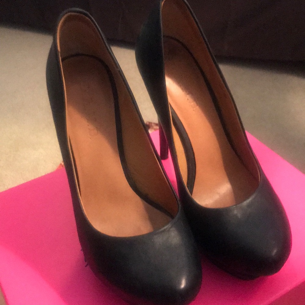 LAMB Black Pumps